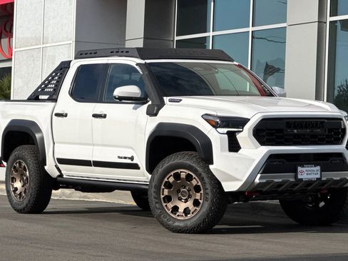 Certified 2025 Toyota Tacoma Trailhunter image 2