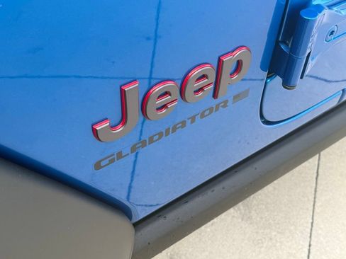 Certified 2025 Jeep Gladiator Rubicon AWD/4WD image 29
