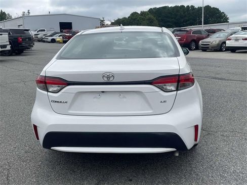 Used 2021 Toyota Corolla LE image 5