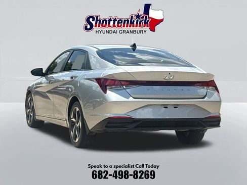 Used 2023 Hyundai Elantra SEL w/ Convenience Package FWD image 8