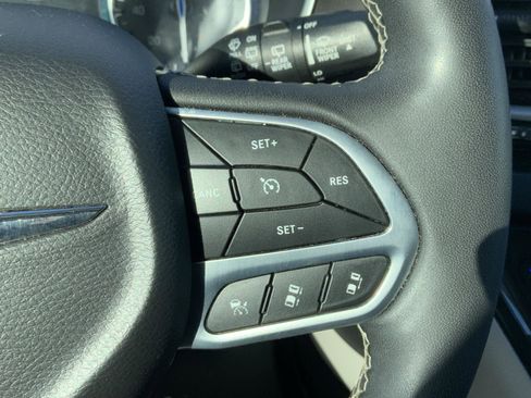 Used 2022 Chrysler Pacifica Touring-L image 30