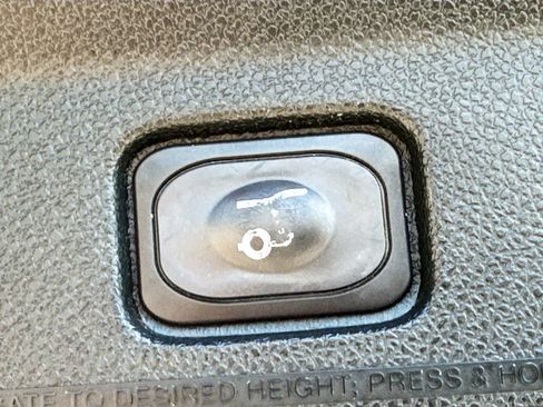 Used 2019 Ford Explorer XLT w/ Equipment Group 202A FWD image 32