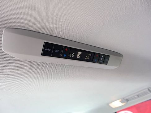 Used 2025 Toyota Sienna XLE FWD image 20