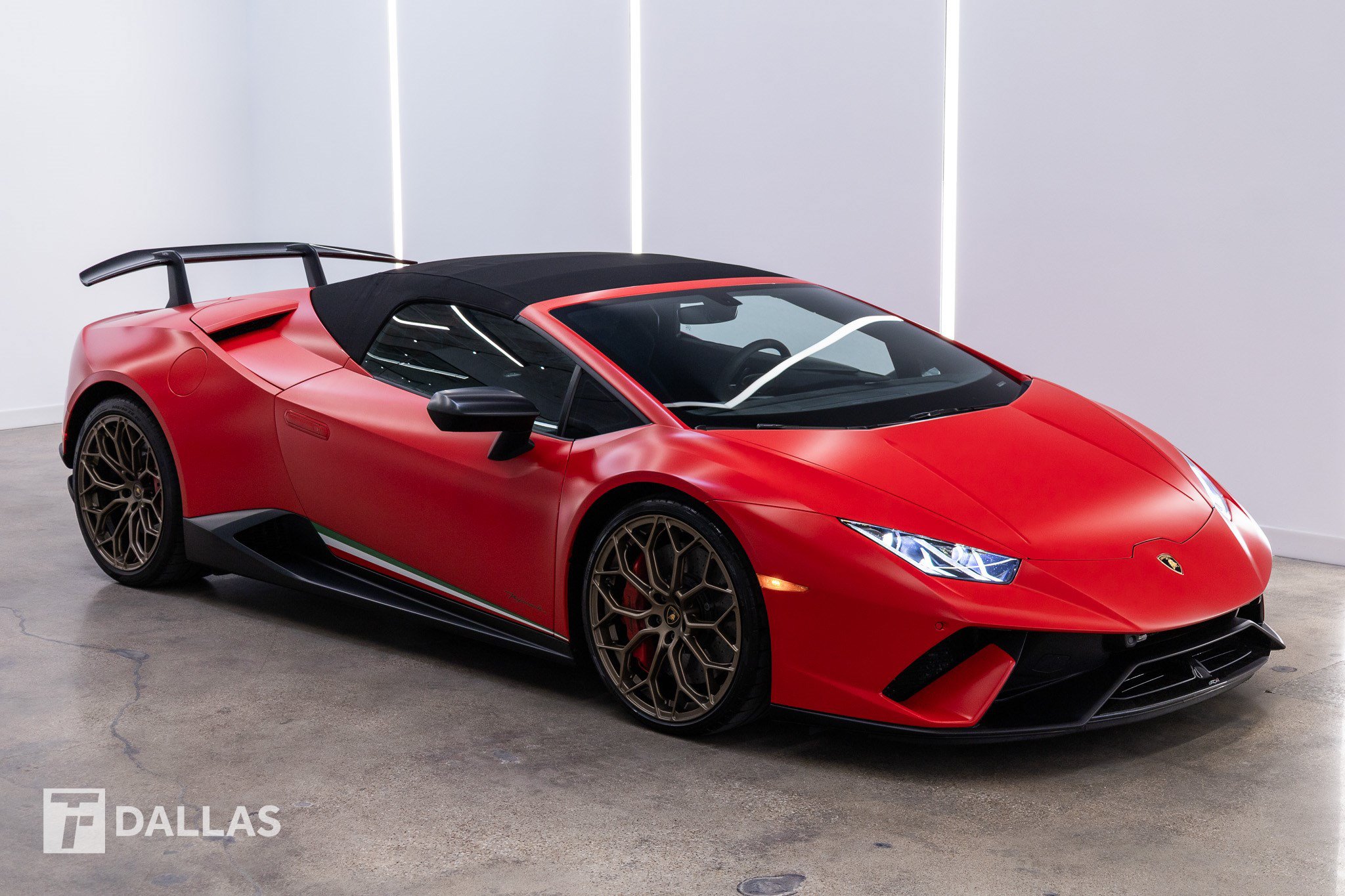 Used 2018 Lamborghini Huracan Performante AWD/4WD image 20