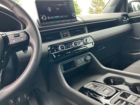 Used 2025 Honda Pilot Sport image 21