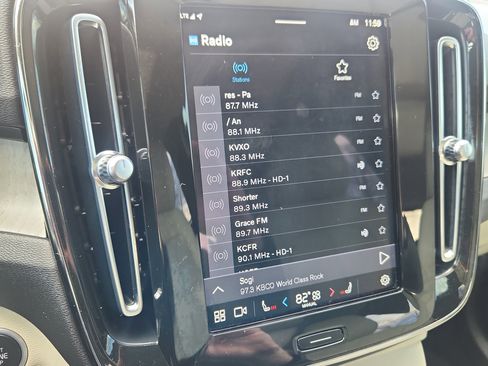 Certified 2023 Volvo XC40 B5 Plus w/ Driver Assist Package image 17