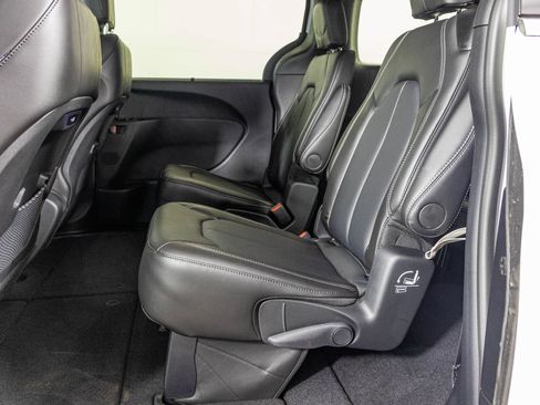 New 2026 Chrysler Pacifica Select AWD/4WD image 34