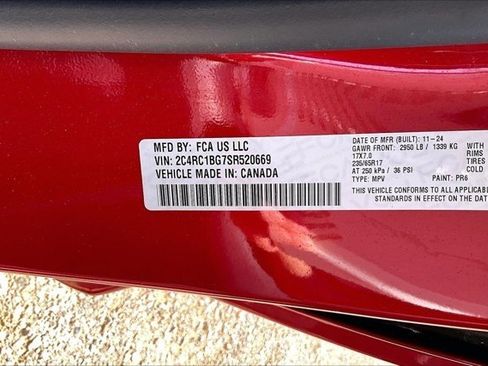 Used 2025 Chrysler Pacifica Select FWD image 19