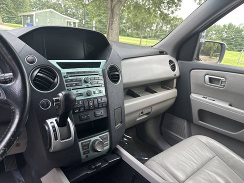 Used 2010 Honda Pilot Touring image 12