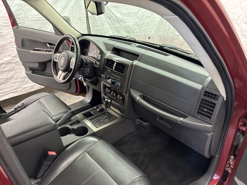 Used 2012 Jeep Liberty Limited AWD/4WD image 15
