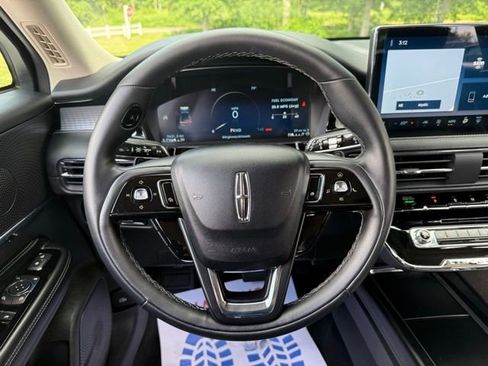 Used 2023 Lincoln Corsair Standard image 19