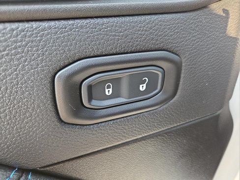 Used 2023 Jeep Wrangler Unlimited Rubicon 4xe w/ Cold Weather Group AWD/4WD image 15