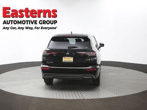 Used 2025 Mitsubishi Outlander ES image 37