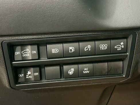 Used 2023 Toyota Tundra Platinum image 11