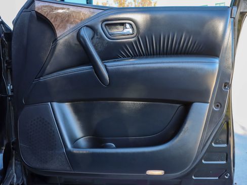 Used 2017 INFINITI QX80 2WD w/ Driver Assistance Package image 10