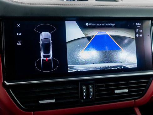 Used 2022 Porsche Cayenne Turbo image 49