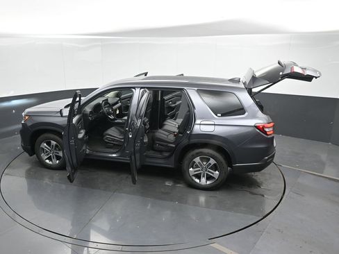 Used 2025 Honda Pilot EX-L image 48