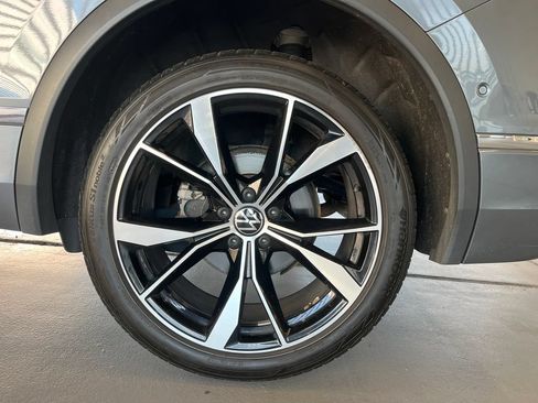 Certified 2022 Volkswagen Tiguan SEL R-Line AWD/4WD image 5