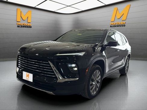 Used 2025 Buick Enclave Preferred image 4