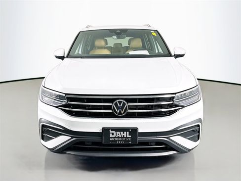 Used 2023 Volkswagen Tiguan SE image 2