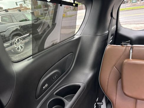 Used 2017 Chrysler Pacifica Limited w/ Advanced Safetytec Group FWD image 38
