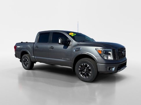 Used 2017 Nissan Titan PRO-4X image 7