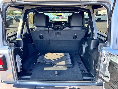 Used 2023 Jeep Wrangler Unlimited Sahara AWD/4WD image 16