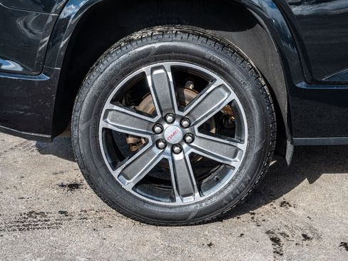 Used 2017 GMC Acadia Denali image 9