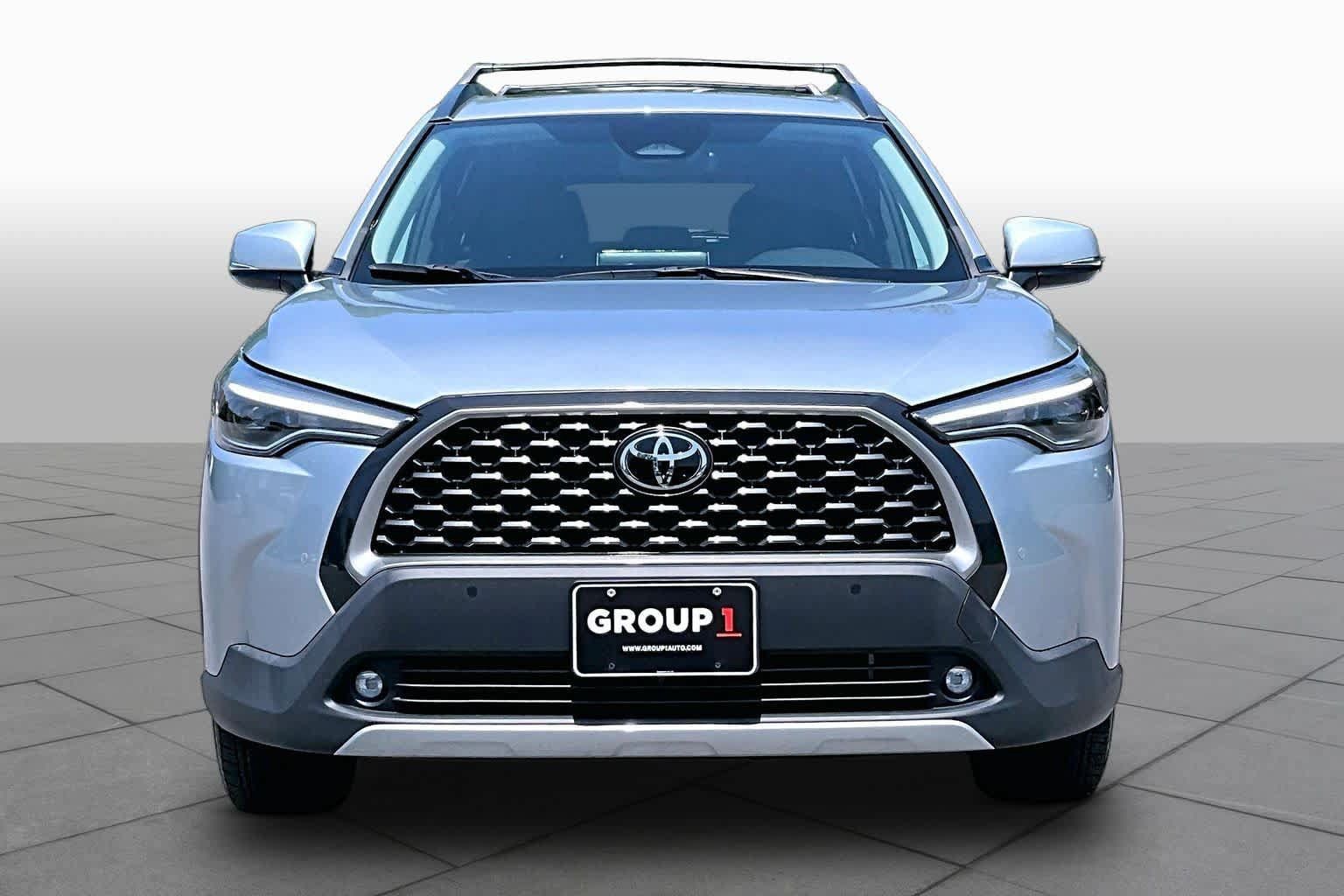 Used 2023 Toyota Corolla Cross XLE w/ Convenience Package AWD/4WD image 4