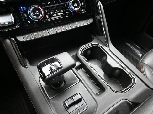 Used 2024 GMC Sierra 1500 AT4 w/ Technology Package AWD/4WD image 9