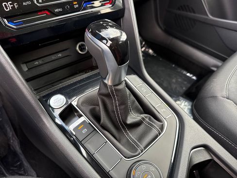 New 2025 Volkswagen Taos SE image 11