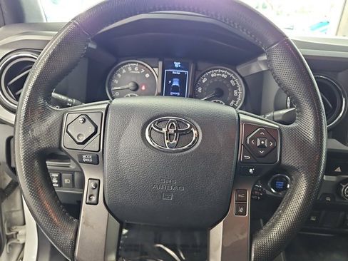 Used 2018 Toyota Tacoma TRD Sport image 20