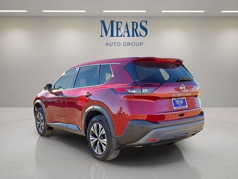 Used 2021 Nissan Rogue SV image 3