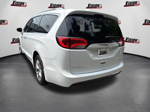 Used 2019 Chrysler Pacifica Limited w/ Advanced Safetytec Group FWD image 7