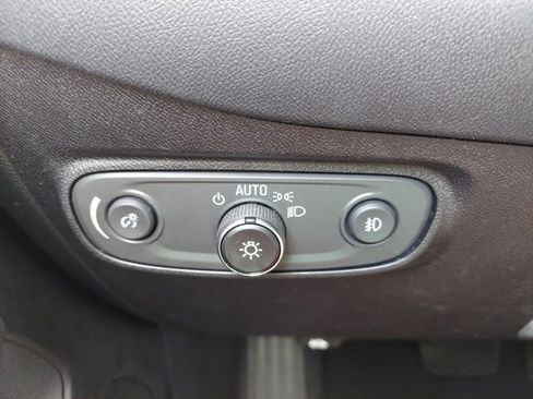 Used 2018 Chevrolet Equinox Premier image 36