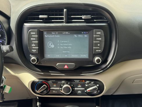 Used 2020 Kia Soul LX FWD image 21