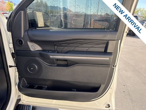 Used 2023 Ford Expedition Platinum AWD/4WD image 10
