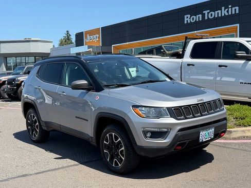 Used 2020 Jeep Compass Trailhawk AWD/4WD image 2