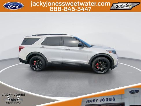 Certified 2020 Ford Explorer ST w/ ST Street Pack image 9