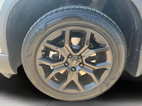Used 2025 Honda Pilot Touring image 13