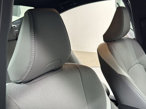 Used 2025 Toyota Camry SE image 19