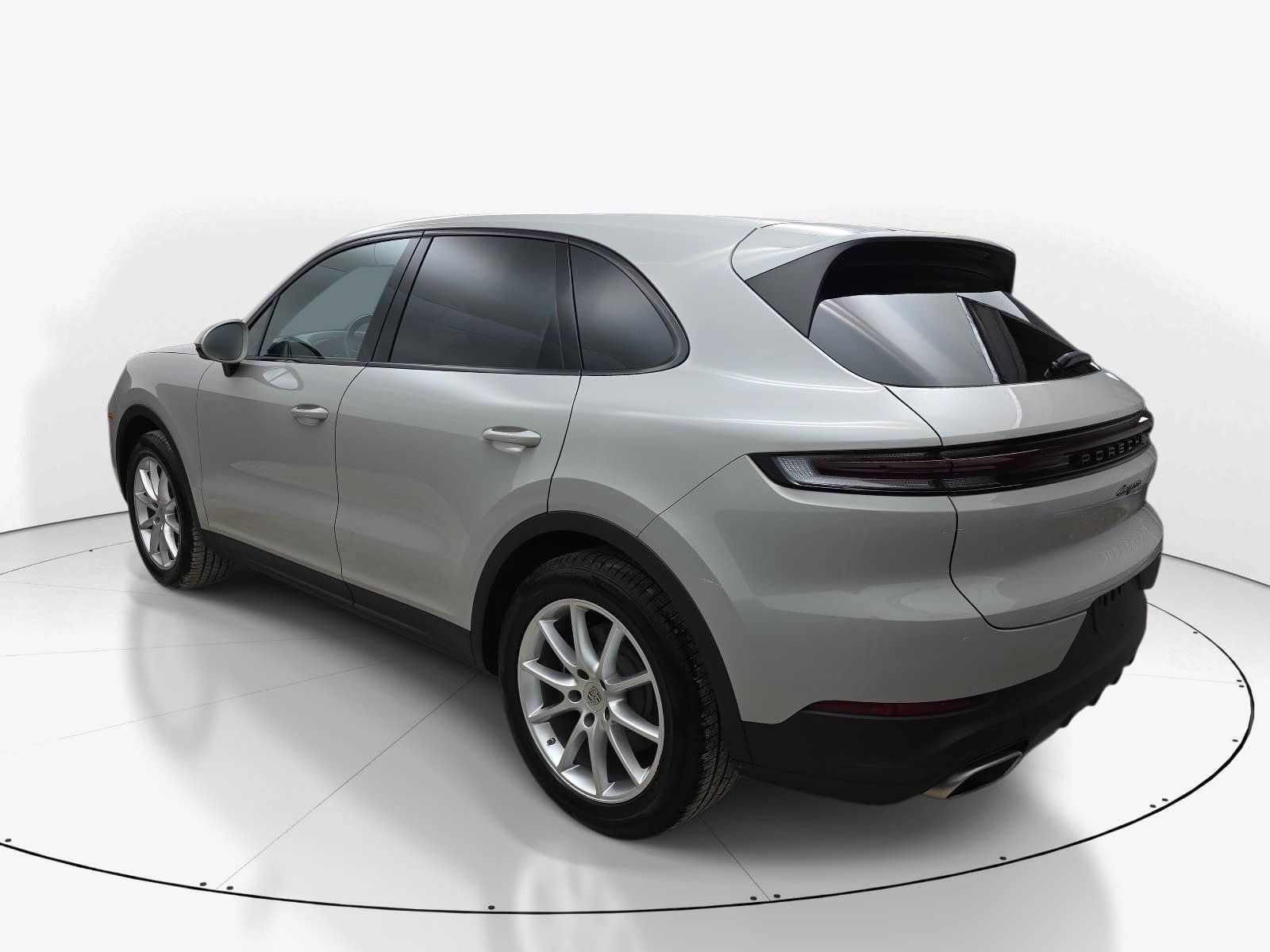 Used 2024 Porsche Cayenne AWD/4WD image 6