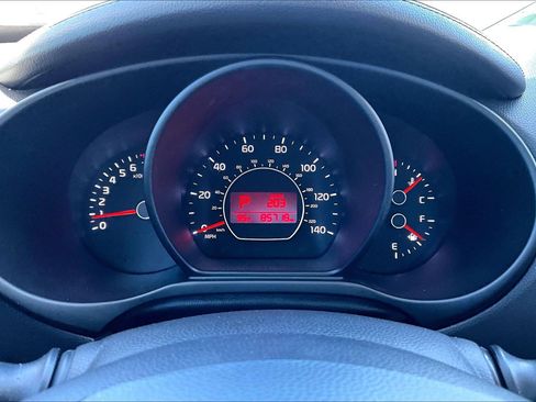 Used 2015 Kia Soul ! FWD image 18