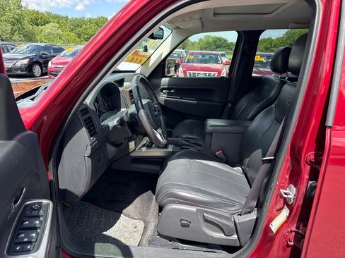 Used 2011 Jeep Liberty Limited w/ Comfort/Convenience Group AWD/4WD image 9
