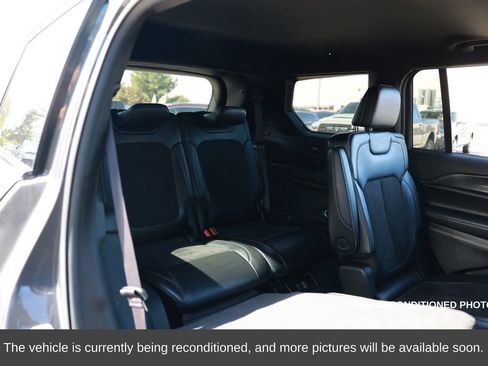 Used 2022 Jeep Grand Cherokee L Laredo image 13