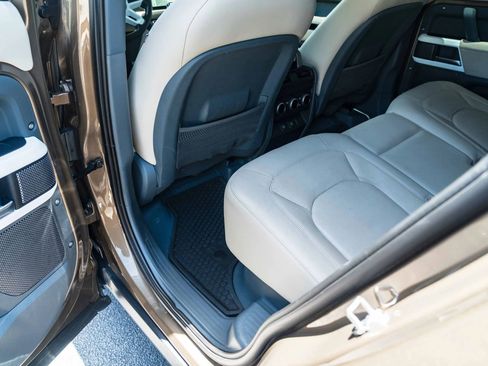 Used 2023 Land Rover Defender 110 S image 28