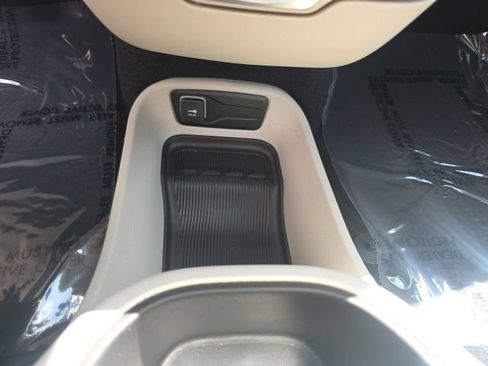 Used 2023 Chrysler Pacifica Touring-L FWD image 23