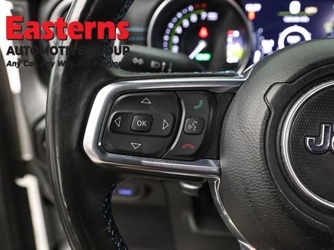 Used 2022 Jeep Wrangler Unlimited Rubicon 4xe w/ Cold Weather Group AWD/4WD image 15