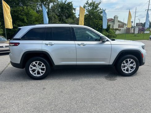 Used 2022 Jeep Grand Cherokee Limited AWD/4WD image 6