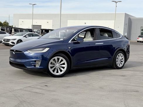 Used 2018 Tesla Model X 75D image 2